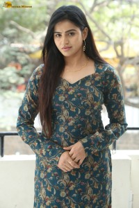 actress Naveena Reddy cute in a salwar