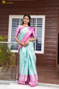 actress Naveena Reddy lovely in a green saree