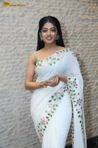 actress navya swamy beautiful in a white saree
