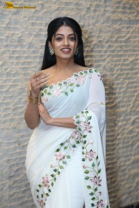actress navya swamy beautiful in a white saree