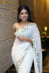 actress navya swamy beautiful in a white saree