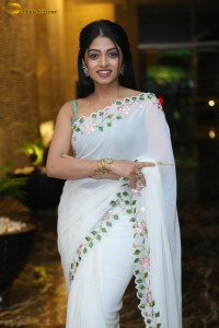 actress navya swamy beautiful in a white saree