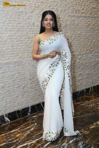 actress navya swamy beautiful in a white saree