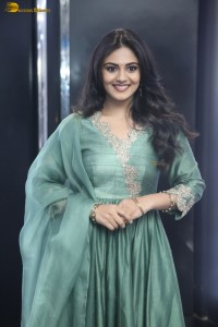 actress Nayan Sarika beautiful looks in a green dress