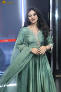 actress Nayan Sarika beautiful looks in a green dress