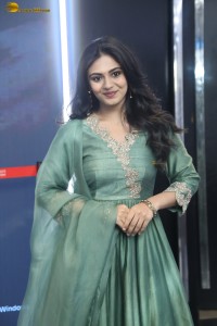 actress Nayan Sarika beautiful looks in a green dress