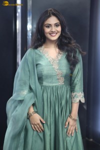 actress Nayan Sarika beautiful looks in a green dress