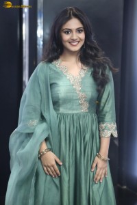 actress Nayan Sarika beautiful looks in a green dress