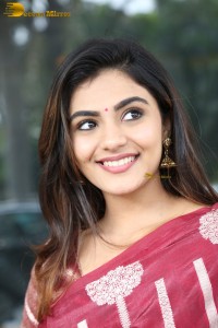 actress Nayan Sarika pretty in a red saree