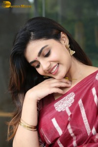 actress Nayan Sarika pretty in a red saree