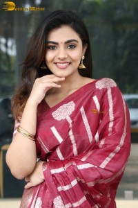 actress Nayan Sarika pretty in a red saree