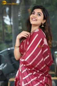 actress Nayan Sarika pretty in a red saree