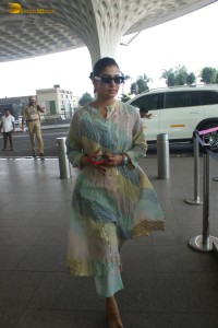 Indian actress Nayanthara spotted in a salwar dress at mumbai airport
