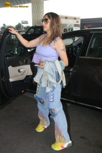 Neha Bhasin in a glamorous look at the Airport