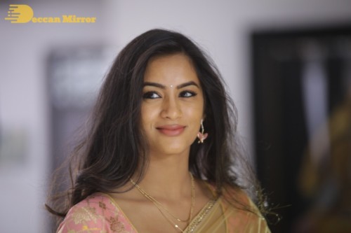 Telugu Actress Neha Krishna 