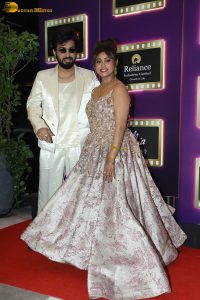 News18 Showsha Reel Awards attended by Madhuri Dixit, Ananya Panday, Mahira Sharma, and others