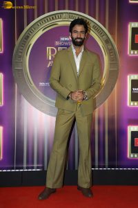 News18 Showsha Reel Awards attended by Madhuri Dixit, Ananya Panday, Mahira Sharma, and others