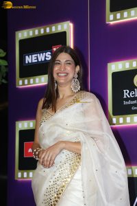News18 Showsha Reel Awards attended by Madhuri Dixit, Ananya Panday, Mahira Sharma, and others