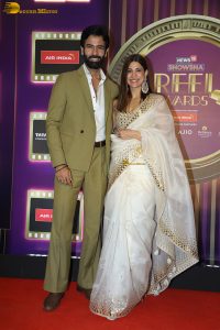 News18 Showsha Reel Awards attended by Madhuri Dixit, Ananya Panday, Mahira Sharma, and others