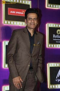 News18 Showsha Reel Awards attended by Madhuri Dixit, Ananya Panday, Mahira Sharma, and others