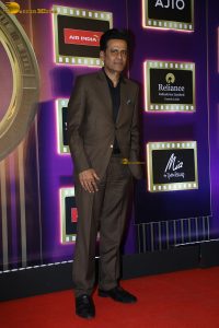 News18 Showsha Reel Awards attended by Madhuri Dixit, Ananya Panday, Mahira Sharma, and others