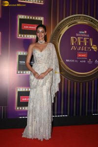 News18 Showsha Reel Awards attended by Madhuri Dixit, Ananya Panday, Mahira Sharma, and others