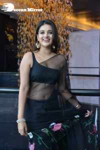 Nidhhi Agerwal in a Black Saree