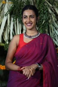 actress Niharika Konidela cute looks in a red saree
