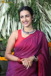 actress Niharika Konidela cute looks in a red saree