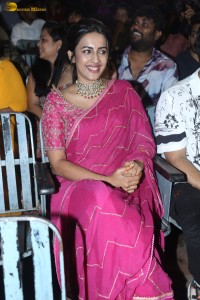 actress and producer Niharika Konidela beautiful in a pink saree