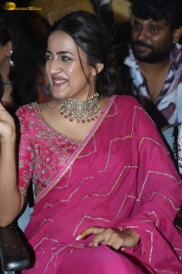 actress and producer Niharika Konidela beautiful in a pink saree