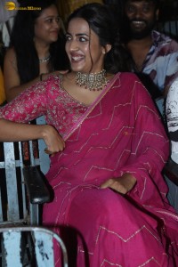 actress and producer Niharika Konidela beautiful in a pink saree