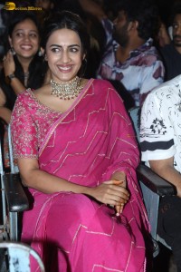 actress and producer Niharika Konidela beautiful in a pink saree