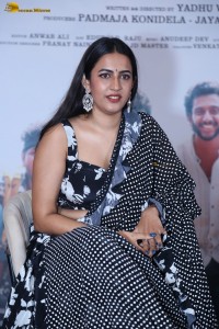 tollywood actress and producer Niharika Konidela cute in a black and white saree