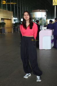 actress Nikita Dutta cute in a pink top