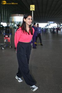 actress Nikita Dutta cute in a pink top