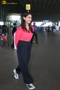 actress Nikita Dutta cute in a pink top