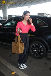 actress Nikita Dutta cute in a pink top