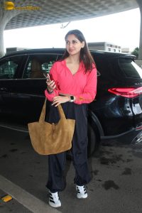 actress Nikita Dutta cute in a pink top