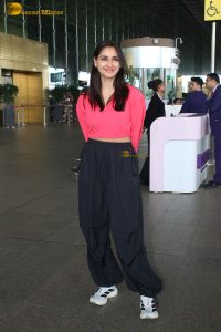 actress Nikita Dutta cute in a pink top