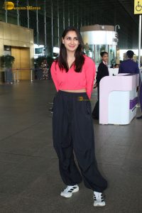 actress Nikita Dutta cute in a pink top