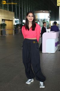 actress Nikita Dutta cute in a pink top