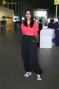 actress Nikita Dutta cute in a pink top