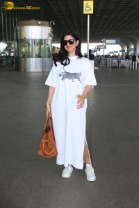 actress Nimrat Kaur pretty in all white at mumbai airport