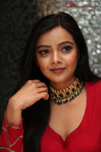 Telugu Actress Nithya Shetty photoshoot in a red dress