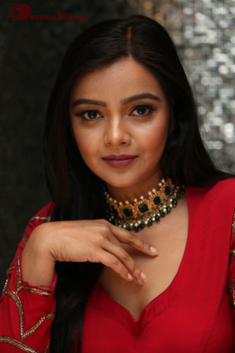 Telugu Actress Nithya Shetty photoshoot in a red dress