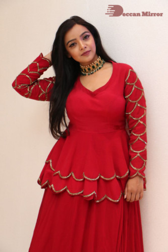 Telugu Actress Nithya Shetty photoshoot in a red dress