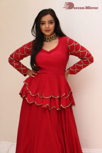 Telugu Actress Nithya Shetty photoshoot in a red dress