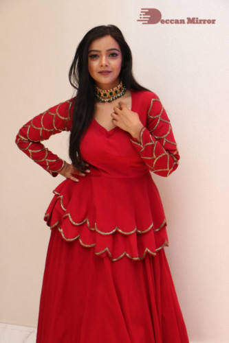 Telugu Actress Nithya Shetty photoshoot in a red dress
