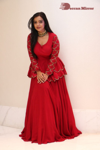Telugu Actress Nithya Shetty photoshoot in a red dress